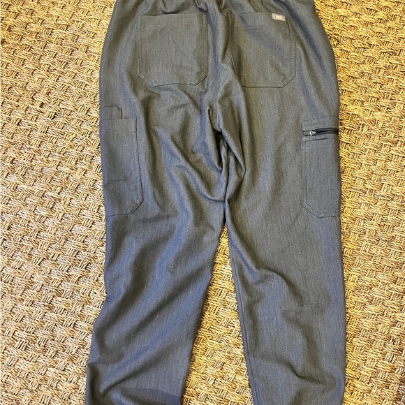 FIGS women's petite Yola™ High Waisted 2.0 - Petite Skinny Scrub Pants - M - Picture 2 of 3